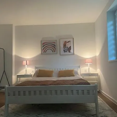 Spacious 2-bedroom In The Old Town 아파트