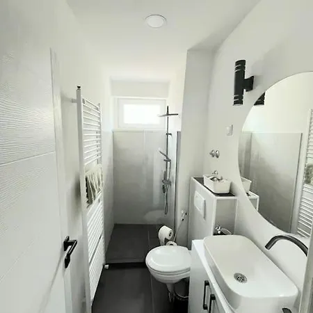 Spacious 2-bedroom In The Old Town 아파트 *