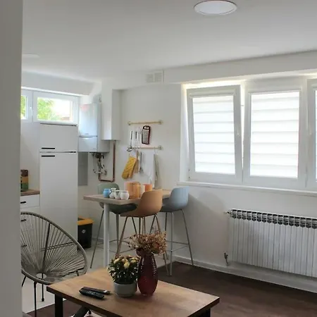 Spacious 2-bedroom In The Old Town 아파트